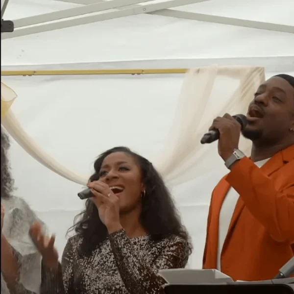 Les chanteurs de Life and Musiq en prestation gospel