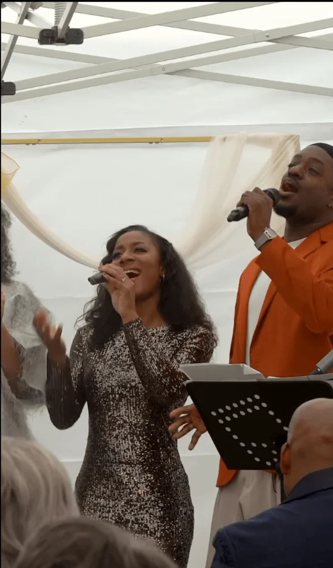 Les chanteurs de Life and Musiq en prestation gospel